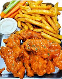 CHICKEN WINGS/ CHIPS	
